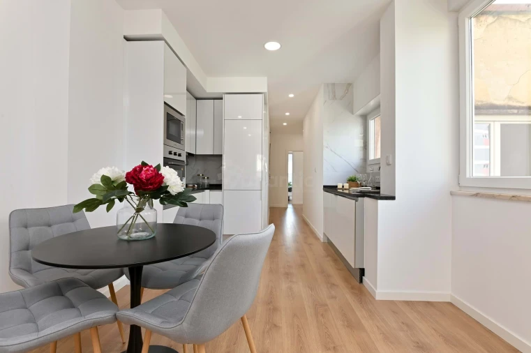 Apartamento T3 para Venda em Benfica Foto 3