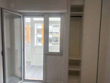 Apartamento T2 para Venda em Oeiras e São Julião da Barra, Paço de Arcos e Caxias