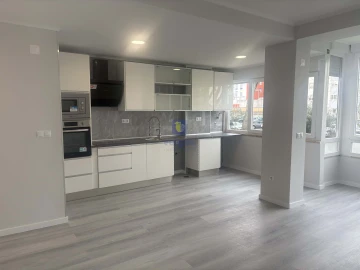 Apartamento T2 para Venda em Oeiras e São Julião da Barra, Paço de Arcos e Caxias