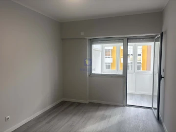 Apartamento T2 para Venda em Oeiras e São Julião da Barra, Paço de Arcos e Caxias