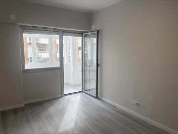 Apartamento T2 para Venda em Oeiras e São Julião da Barra, Paço de Arcos e Caxias