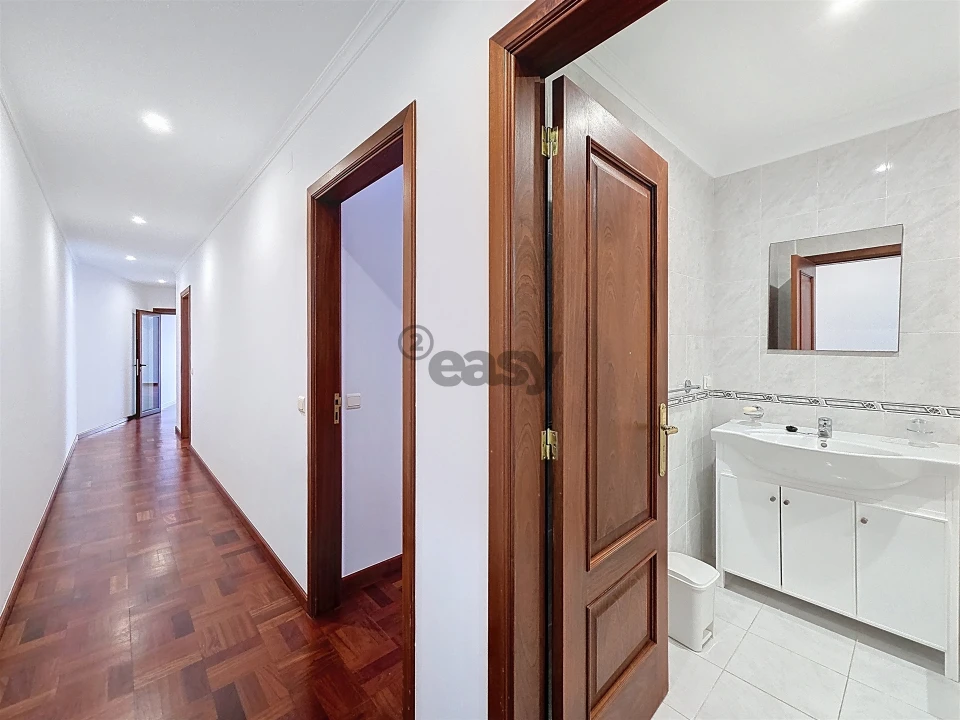 Moradia T2 para Venda em São Roque Foto 17