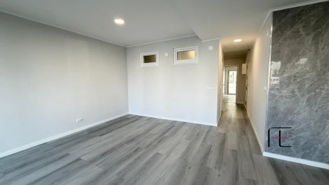 Apartamento T2 para Venda em Oeiras e São Julião da Barra, Paço de Arcos e Caxias
