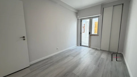 Apartamento T2 para Venda em Oeiras e São Julião da Barra, Paço de Arcos e Caxias