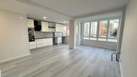 Apartamento T2 para Venda em Oeiras e São Julião da Barra, Paço de Arcos e Caxias
