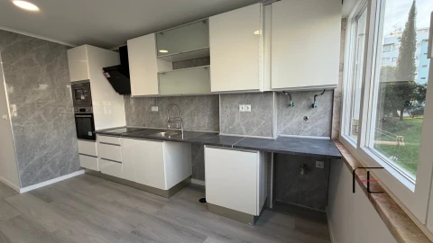 Apartamento T2 para Venda em Oeiras e São Julião da Barra, Paço de Arcos e Caxias