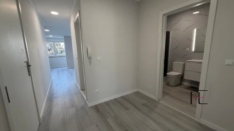 Apartamento T2 para Venda em Oeiras e São Julião da Barra, Paço de Arcos e Caxias