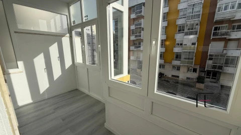 Apartamento T2 para Venda em Oeiras e São Julião da Barra, Paço de Arcos e Caxias
