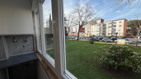 Apartamento T2 para Venda em Oeiras e São Julião da Barra, Paço de Arcos e Caxias