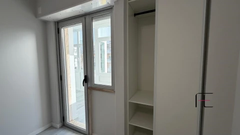 Apartamento T2 para Venda em Oeiras e São Julião da Barra, Paço de Arcos e Caxias
