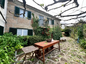 Moradia T3 para Venda em Oliveira do Douro