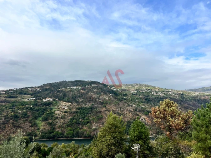 Moradia T3 para Venda em Oliveira do Douro Foto 10