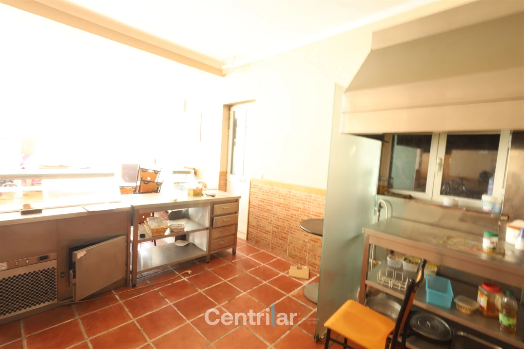 Loja para Venda em Vila Nova de Tazem Foto 10