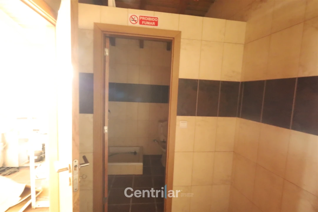 Loja para Venda em Vila Nova de Tazem Foto 21