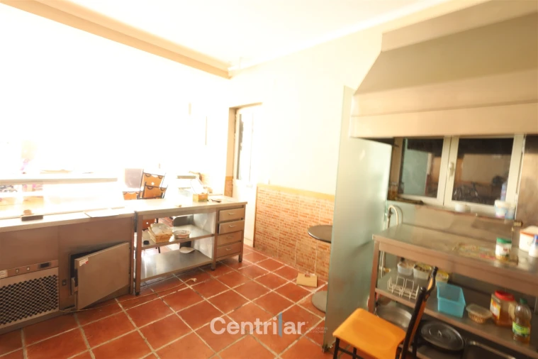 Loja para Venda em Vila Nova de Tazem Foto 10