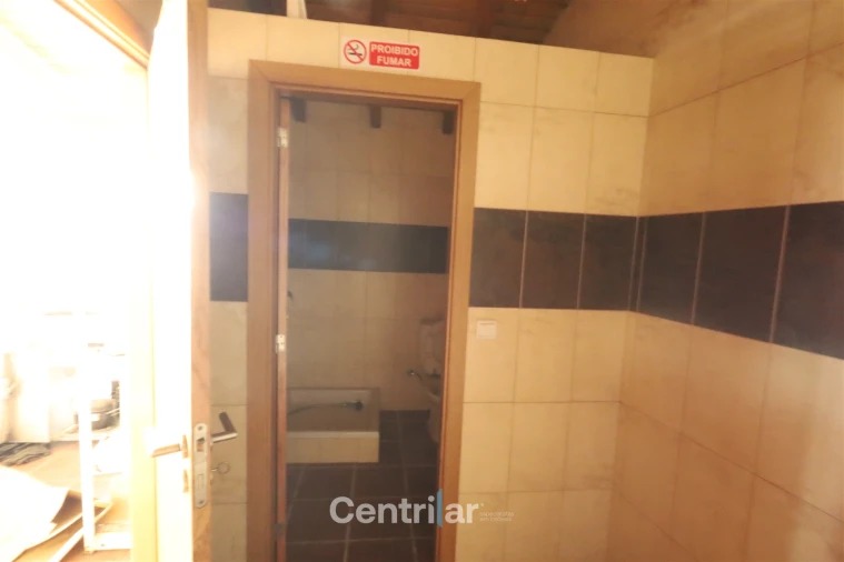 Loja para Venda em Vila Nova de Tazem Foto 21