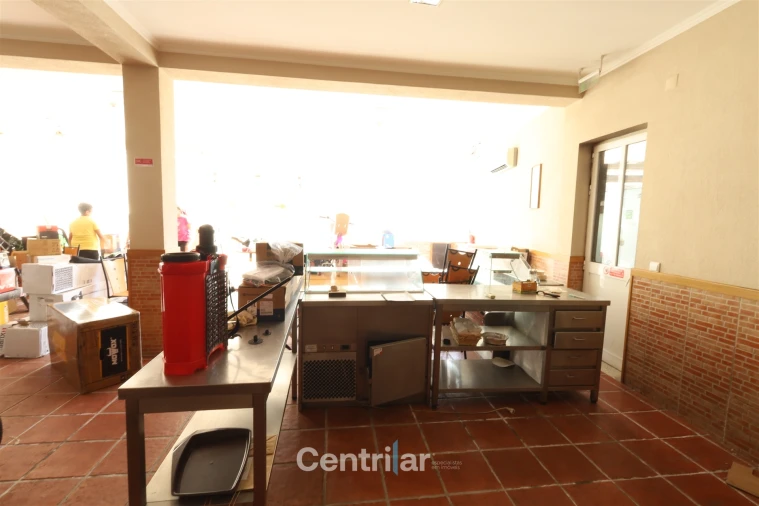 Loja para Venda em Vila Nova de Tazem Foto 1