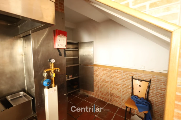 Loja para Venda em Vila Nova de Tazem Foto 15