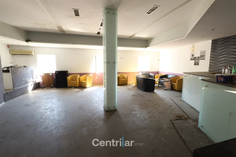 Loja para Venda em Vila Nova de Tazem Foto 7