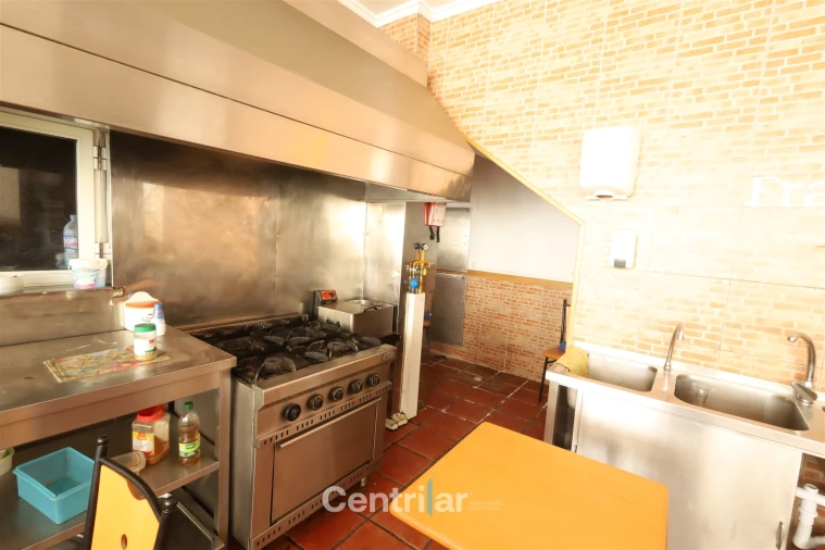 Loja para Venda em Vila Nova de Tazem Foto 13