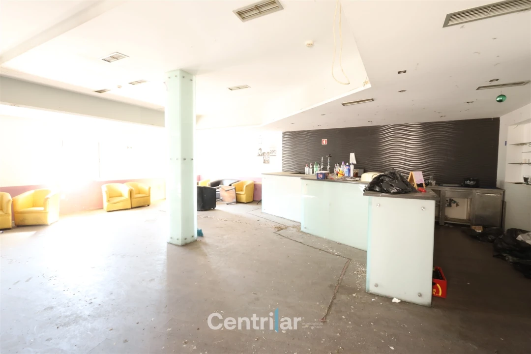 Loja para Venda em Vila Nova de Tazem Foto 5