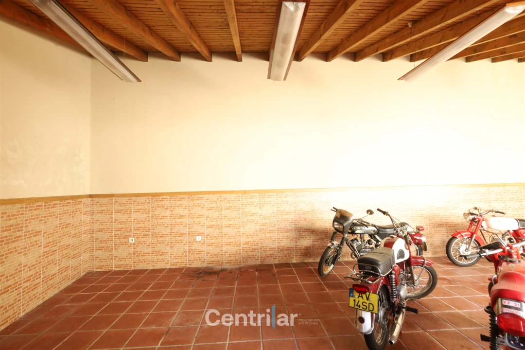 Loja para Venda em Vila Nova de Tazem Foto 24