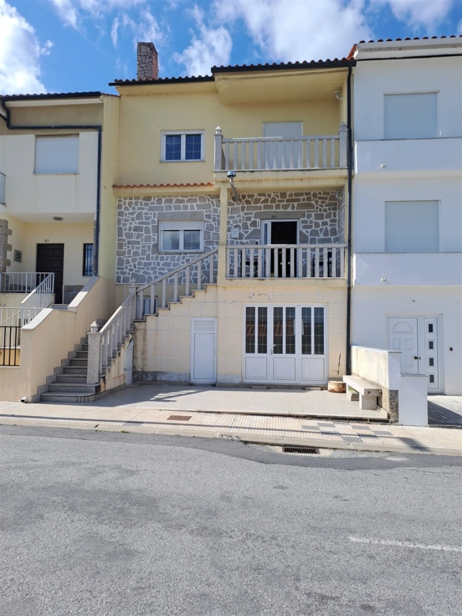 Moradia T6 para Venda em Miranda do Douro Foto 1