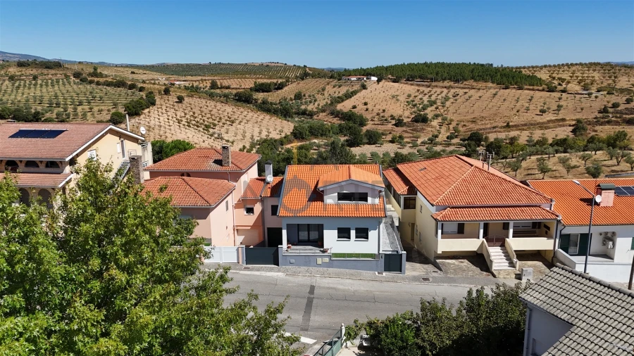 Moradia T4 para Venda em Alfandega da Fe Foto 2