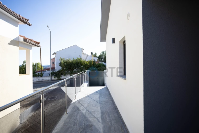 Moradia T4 para Venda em Alfandega da Fe Foto 3