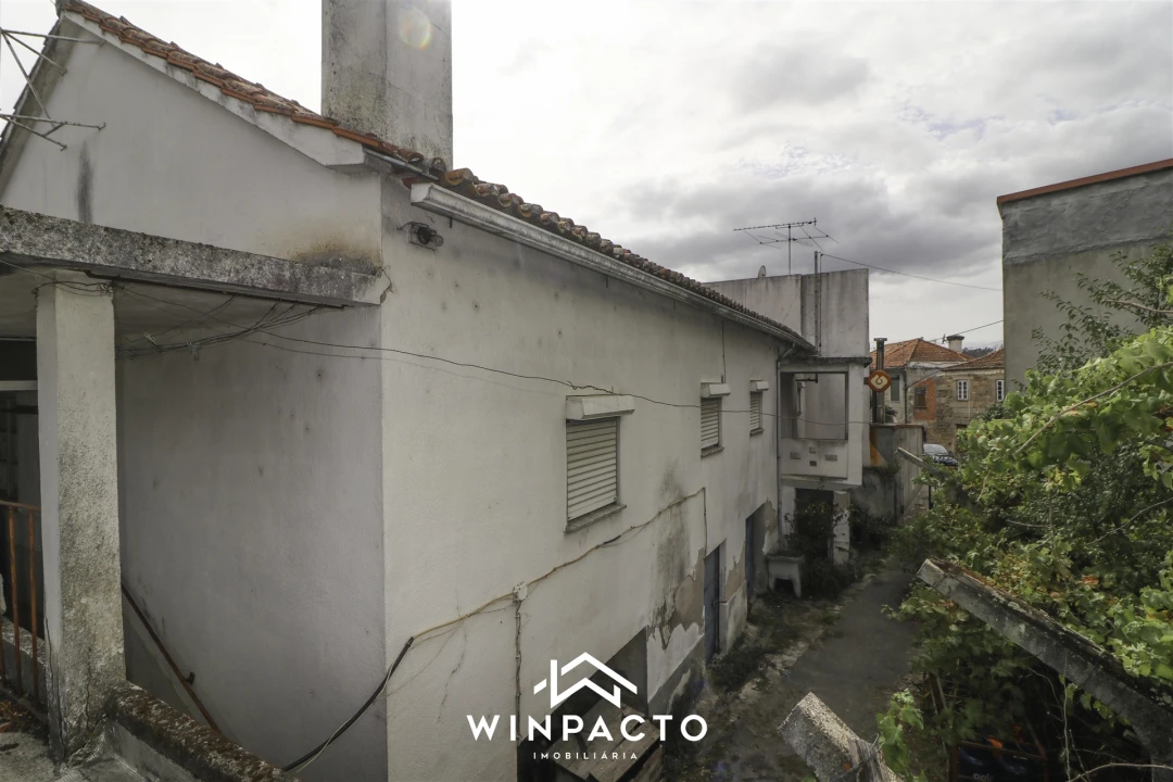 Moradia T3 para Venda em Santiago de Cassurrães e Póvoa de Cervães Foto 1