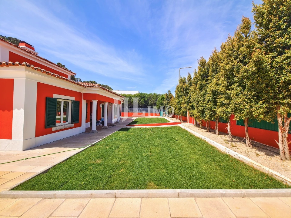 Moradia T4 para Arrendamento em Santa Maria e São Miguel, São Martinho, São Pedro Penaferrim Foto 3