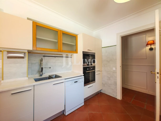 Moradia T4 para Arrendamento em Santa Maria e São Miguel, São Martinho, São Pedro Penaferrim Foto 16