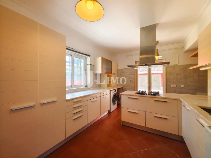 Moradia T4 para Arrendamento em Santa Maria e São Miguel, São Martinho, São Pedro Penaferrim Foto 17