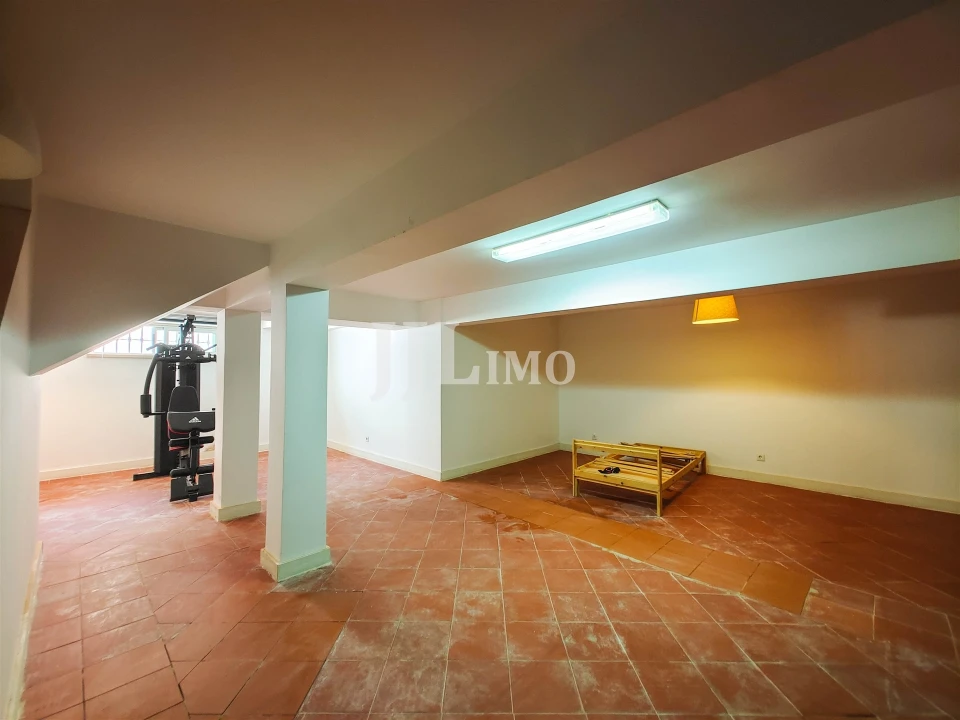 Moradia T4 para Arrendamento em Santa Maria e São Miguel, São Martinho, São Pedro Penaferrim Foto 38