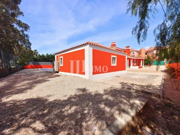 Moradia T4 para Venda em Santa Maria e São Miguel, São Martinho, São Pedro Penaferrim