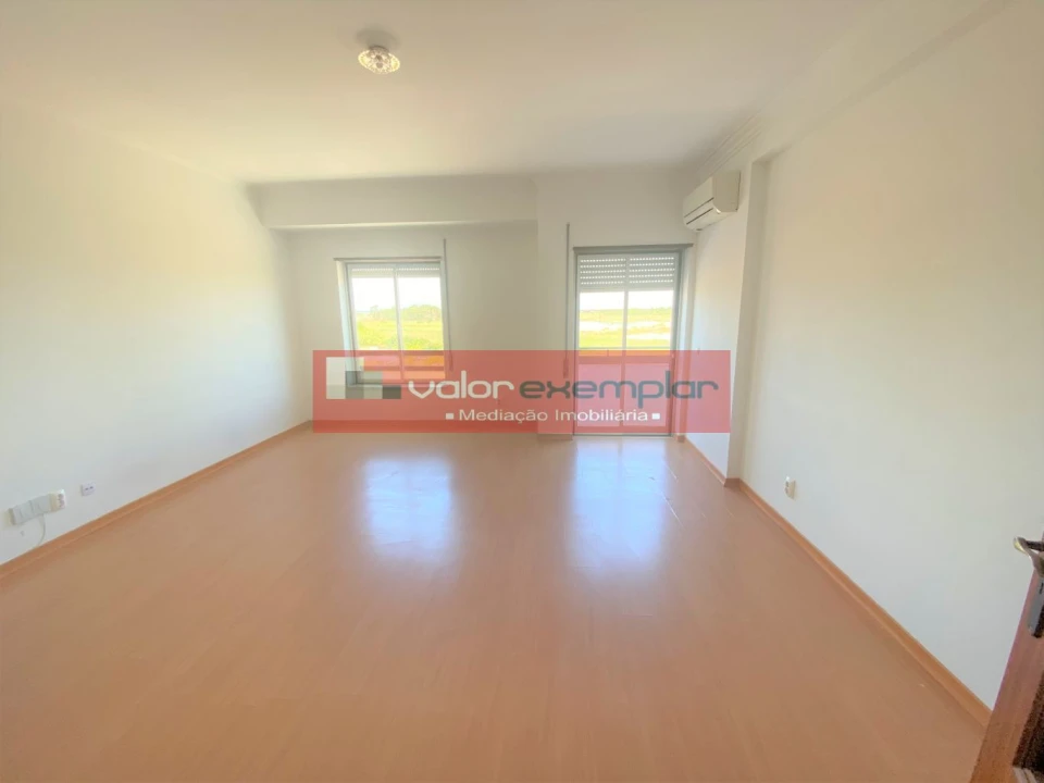 Apartamento T4 para Venda em Samouco Foto 5