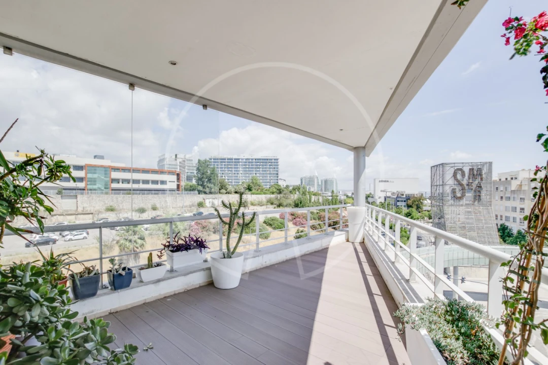 Apartamento T5 para Venda em Parque das Nações Foto 2