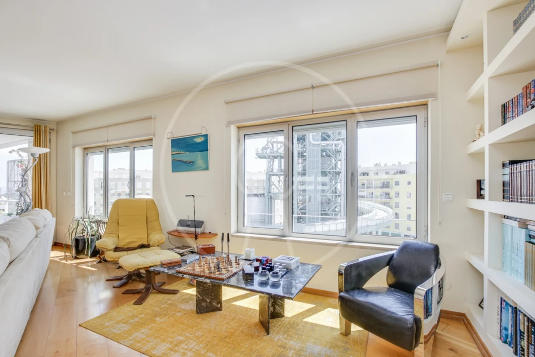 Apartamento T5 para Venda em Parque das Nações Foto 7