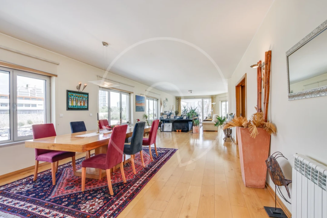 Apartamento T5 para Venda em Parque das Nações Foto 3