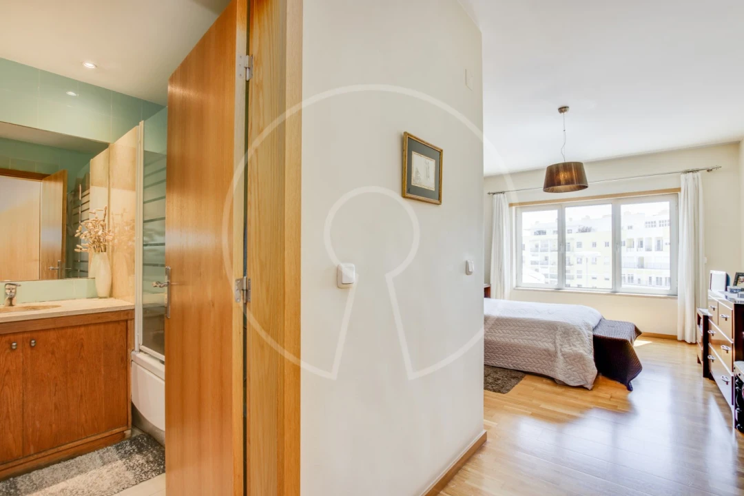 Apartamento T5 para Venda em Parque das Nações Foto 27