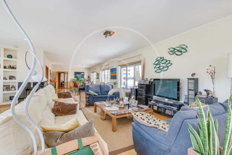 Apartamento T5 para Venda em Parque das Nações Foto 6