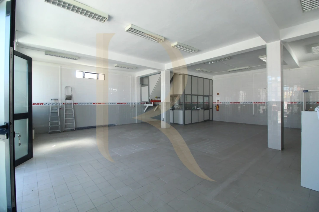 Armazém para Venda em Fernao Ferro Foto 9