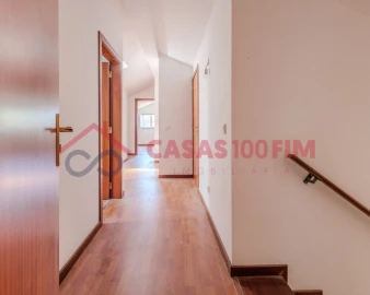 Moradia T18 para Venda em Parceiros e Azoia