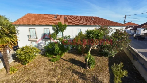 Moradia T18 para Venda em Parceiros e Azoia
