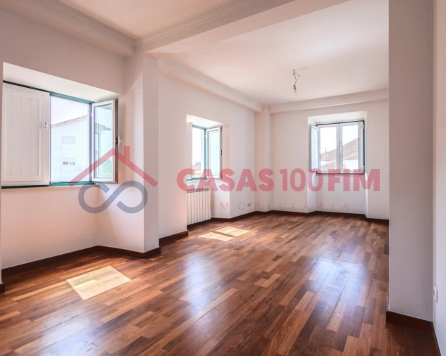 Moradia T18 para Venda em Parceiros e Azoia Foto 6
