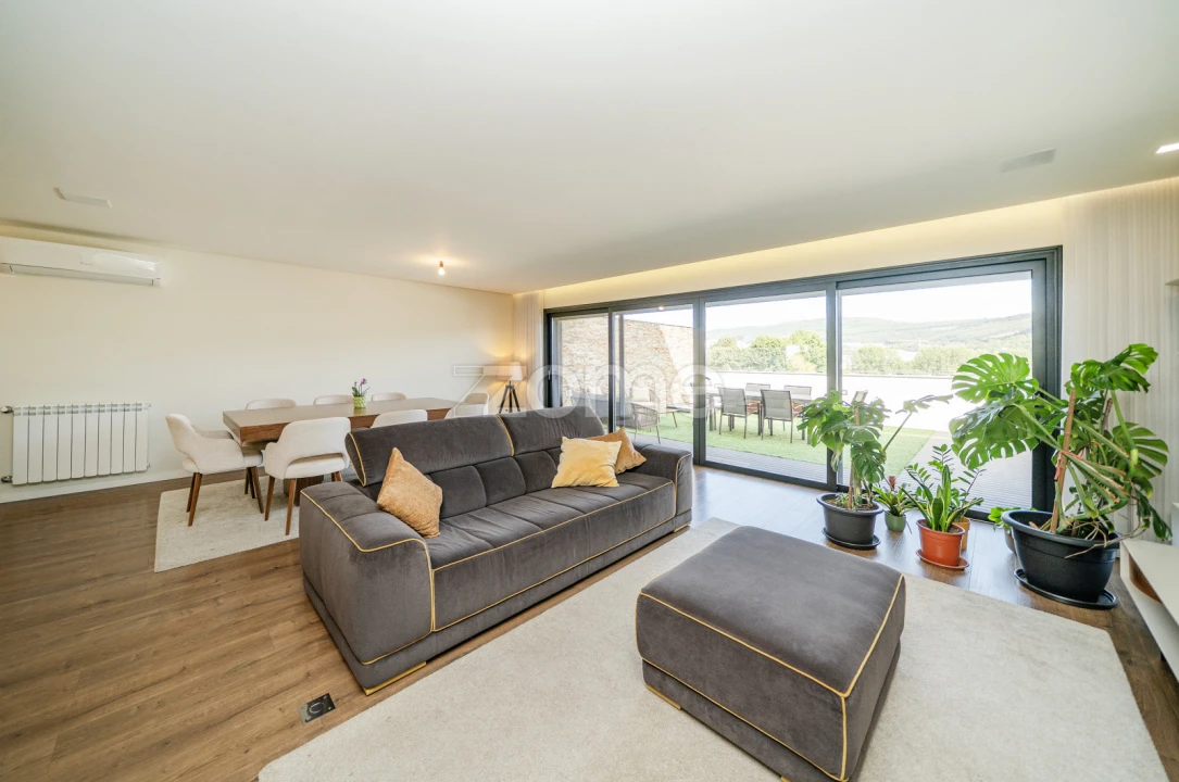 Moradia T4 para Venda em Lomar e Arcos Foto 14