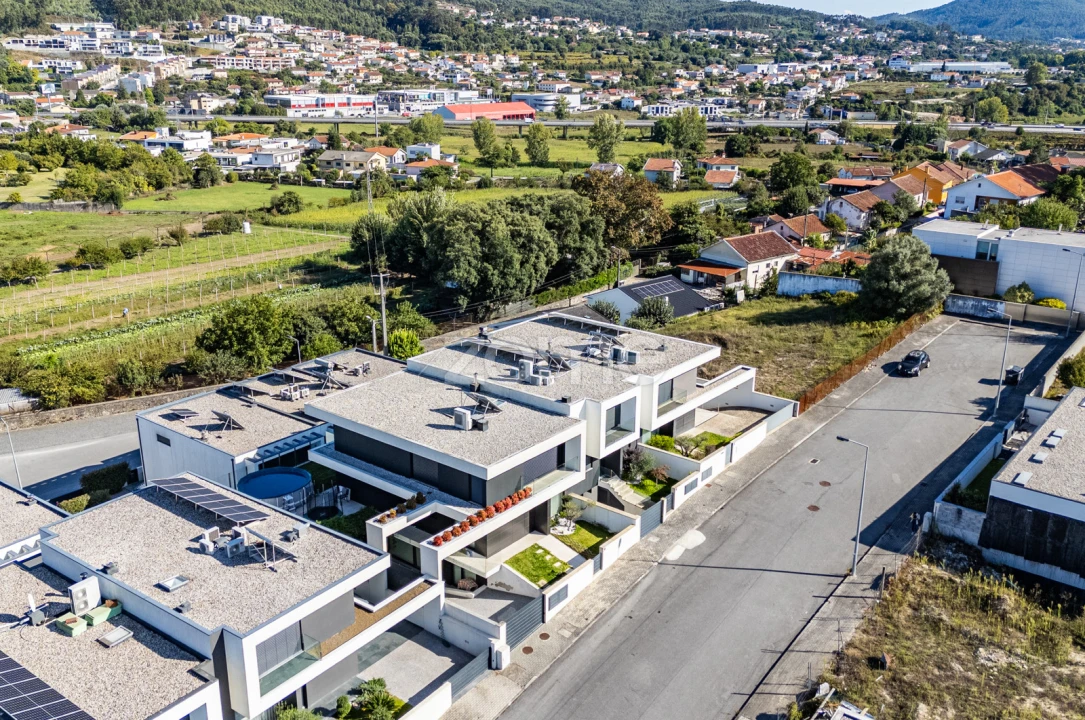 Moradia T4 para Venda em Lomar e Arcos Foto 8