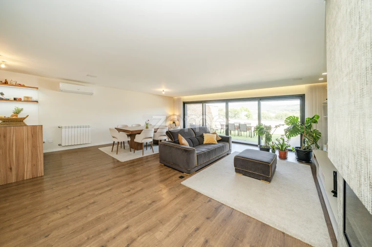 Moradia T4 para Venda em Lomar e Arcos Foto 13