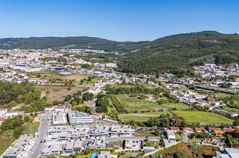 Moradia T4 para Venda em Lomar e Arcos Foto 6