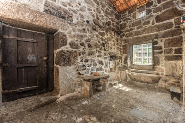 Moradia T13 para Venda em Castro Daire Foto 26